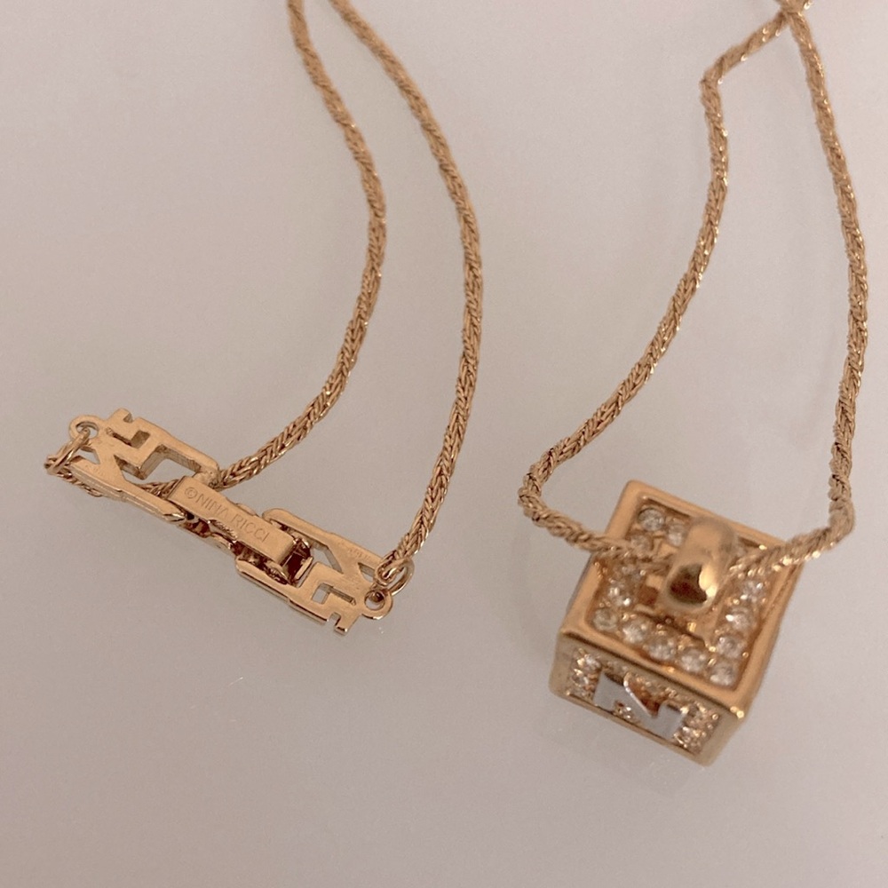 Nina Ricci Pendant Necklace - Picture 3 of 6